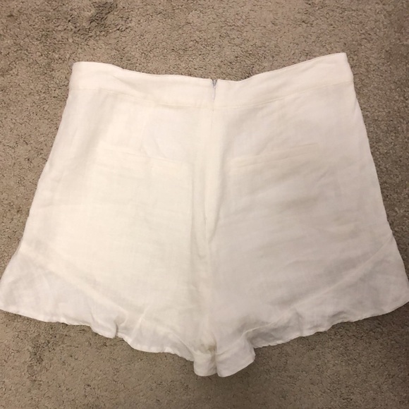Ivory Linen ruffle hem shorts - Picture 2 of 2